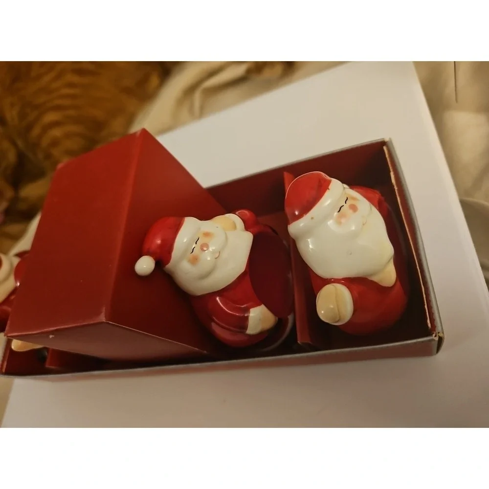 2007 Williams Sonoma Set of 4 Ceramic Santa Napkin Rings Christmas‎ Decor (138)